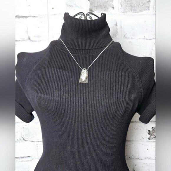 4.76 CT Oval Cut Quartz 18KRGP White Gold Plated Pendant and Necklace - Picture 2 of 8